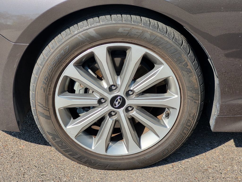 Used 2017 Hyundai Sonata Limited w/ Tech Package 03 FWD image 9