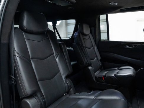 Used 2019 Cadillac Escalade ESV Platinum image 25