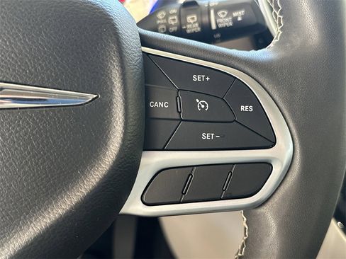 Used 2022 Chrysler Voyager LX image 22