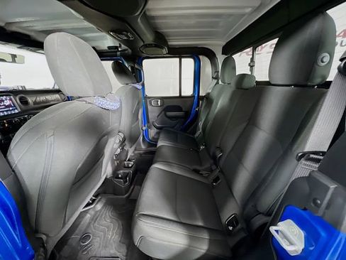 Used 2021 Jeep Gladiator Willys image 24