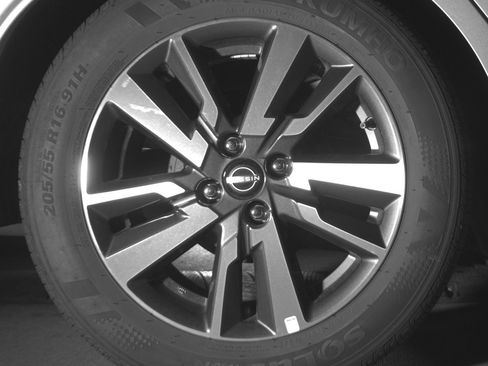 Used 2025 Nissan Versa SV FWD image 15