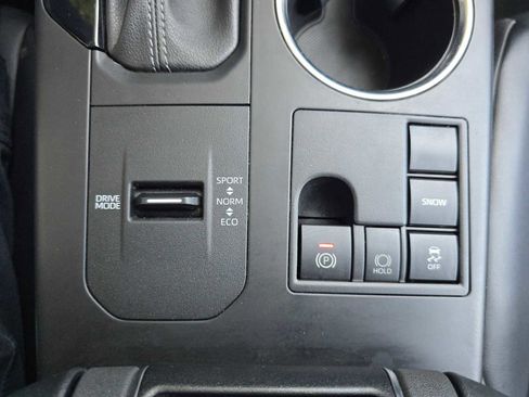 Used 2023 Toyota Highlander XLE FWD image 36