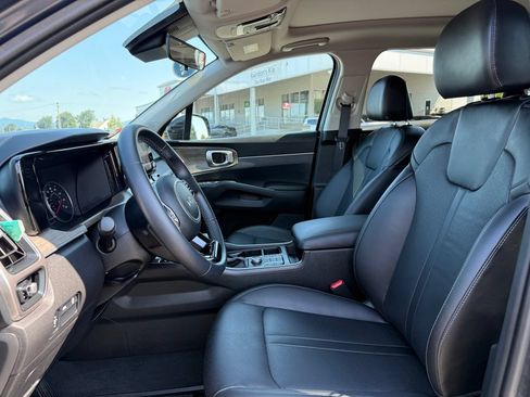 Certified 2022 Kia Sorento S w/ Panoramic Sunroof Package AWD/4WD image 16