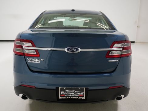 Used 2018 Ford Taurus SE image 5