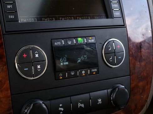 Used 2011 Chevrolet Tahoe LTZ RWD image 24