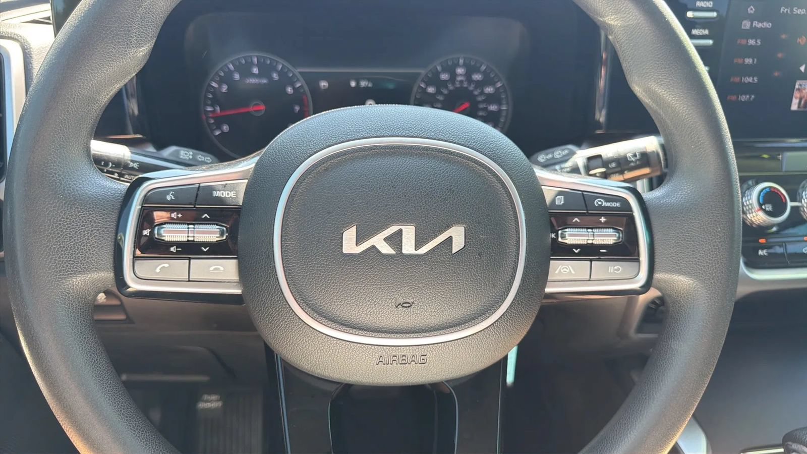 Used 2023 Kia Sorento LX FWD image 14