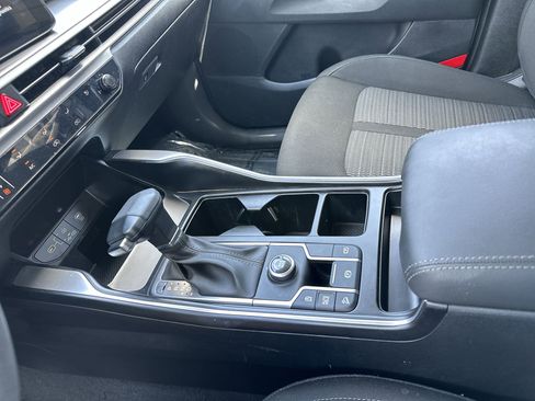 Certified 2025 Kia Sorento LX FWD image 21