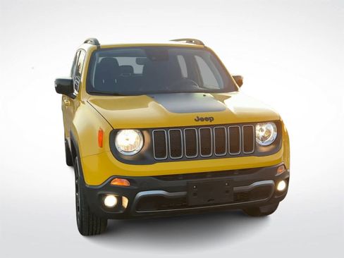 Used 2023 Jeep Renegade Latitude image 3