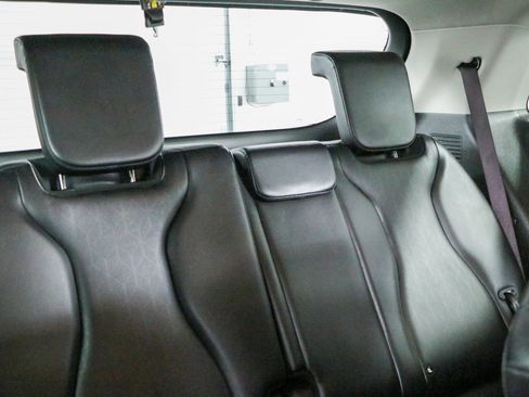 Used 2025 Kia Carnival FWD image 29