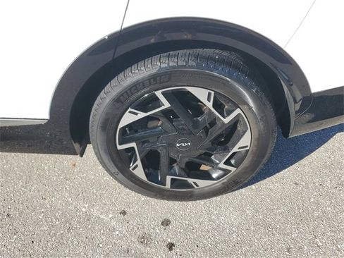 Certified 2023 Kia Sportage SX image 5