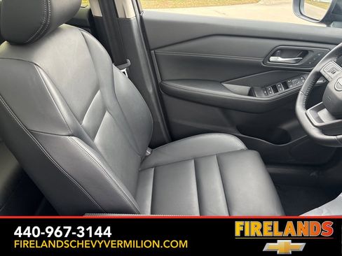 Used 2025 Nissan Rogue SL w/ Tech Package image 36