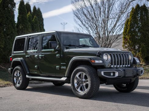 Used 2021 Jeep Wrangler Unlimited Sahara image 4