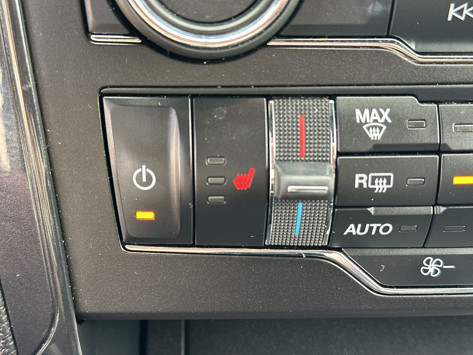 Used 2018 Ford Explorer XLT w/ Equipment Group 202A AWD/4WD image 24