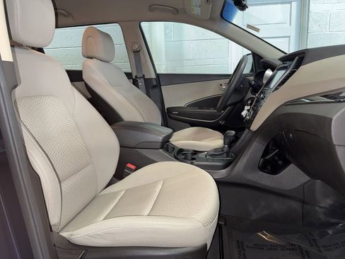 Used 2017 Hyundai Santa Fe SE image 15