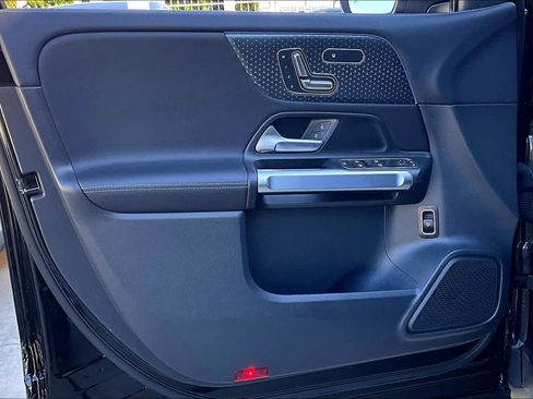 Used 2025 Mercedes-Benz GLB 250 image 21
