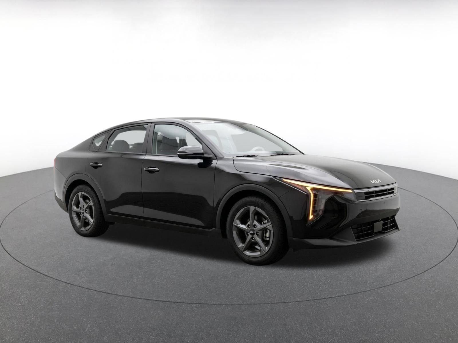 Used 2025 Kia K4 FWD image 2
