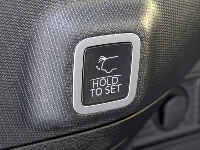 Certified 2022 Jeep Grand Cherokee Overland w/ Luxury Tech Group IV AWD/4WD image 13