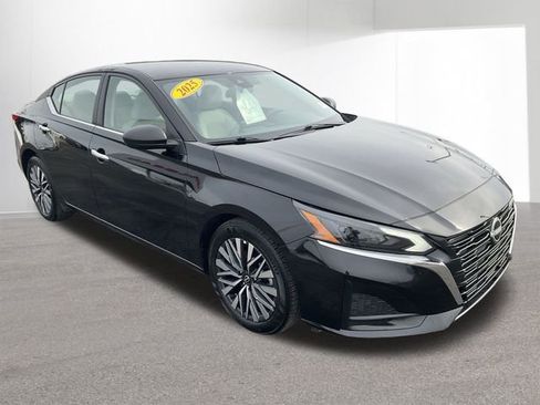 Certified 2025 Nissan Altima 2.5 SV image 3