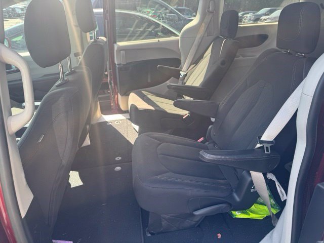 Used 2018 Chrysler Pacifica Touring Plus FWD image 9