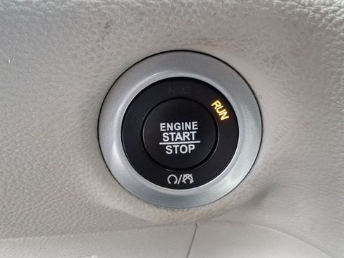 Used 2024 Chrysler Pacifica Limited FWD image 26