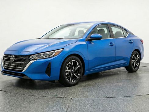 Used 2025 Nissan Sentra SV image 3