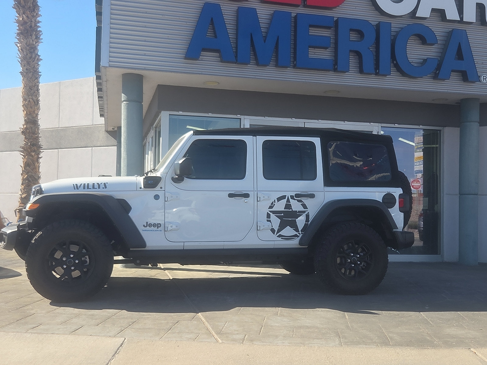 Used 2024 Jeep Wrangler Unlimited AWD/4WD image 3