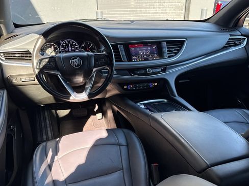 Used 2024 Buick Enclave Premium image 2