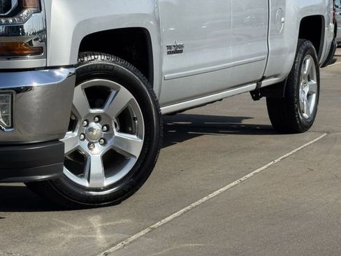 Used 2018 Chevrolet Silverado 1500 LT w/ Texas Edition RWD image 11