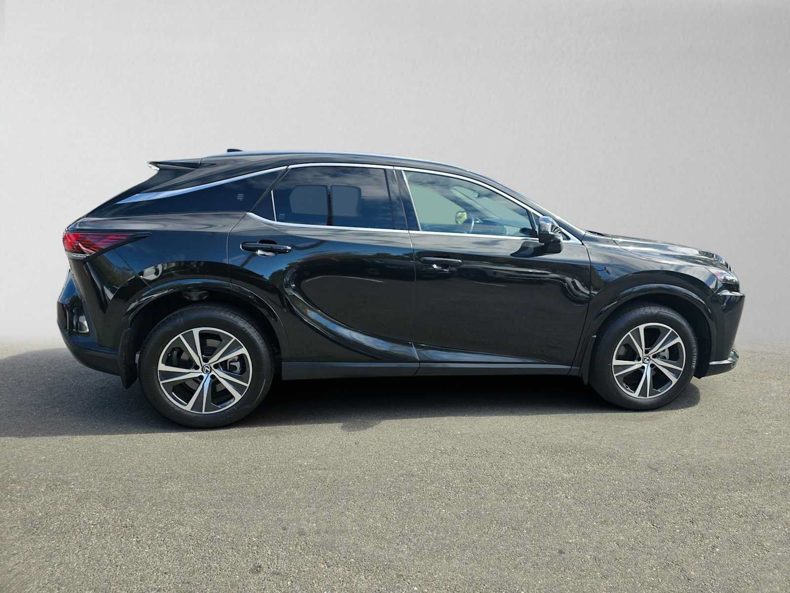 Used 2025 Lexus RX 350 Premium FWD image 2