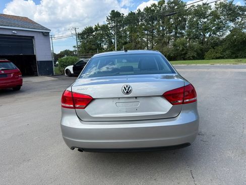 Used 2014 Volkswagen Passat 2.5 S FWD image 4