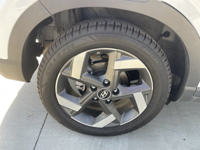Used 2025 Hyundai Venue SEL FWD image 32