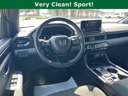 Used 2025 Honda Pilot Sport image 26