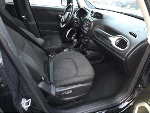 Used 2018 Jeep Renegade Latitude image 24