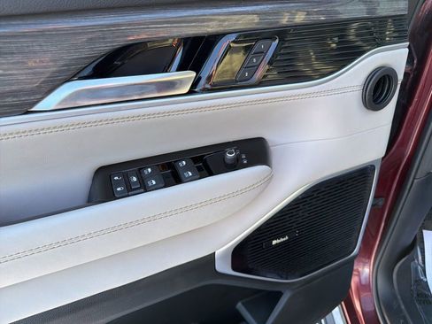 Used 2022 Jeep Wagoneer Series III w/ Premium Group I image 14