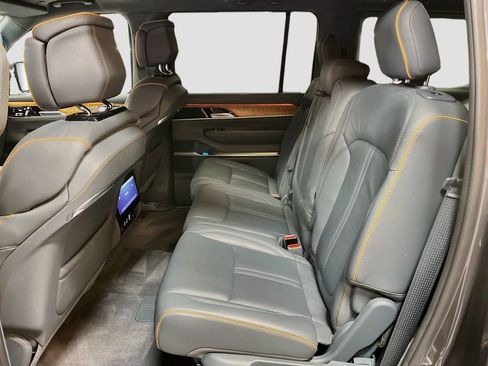 Used 2022 Jeep Grand Wagoneer Series II w/ Flexible Seating Group AWD/4WD image 26