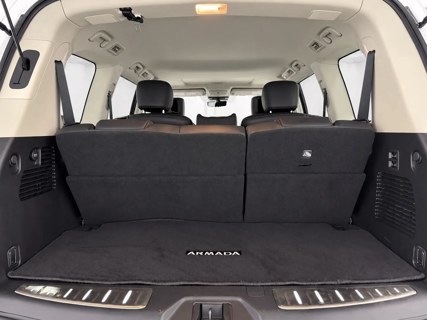Used 2022 Nissan Armada Platinum w/ Captain's Chairs Package RWD image 18