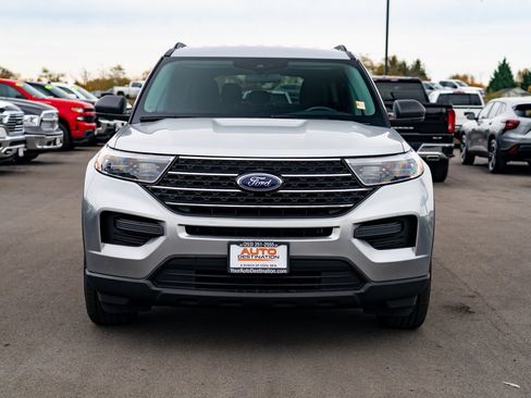 Used 2022 Ford Explorer XLT image 3