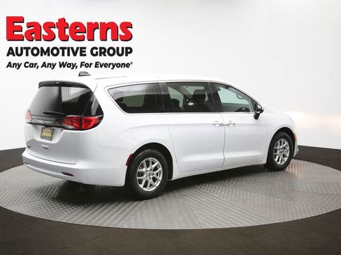 Used 2023 Chrysler Voyager LX FWD image 41