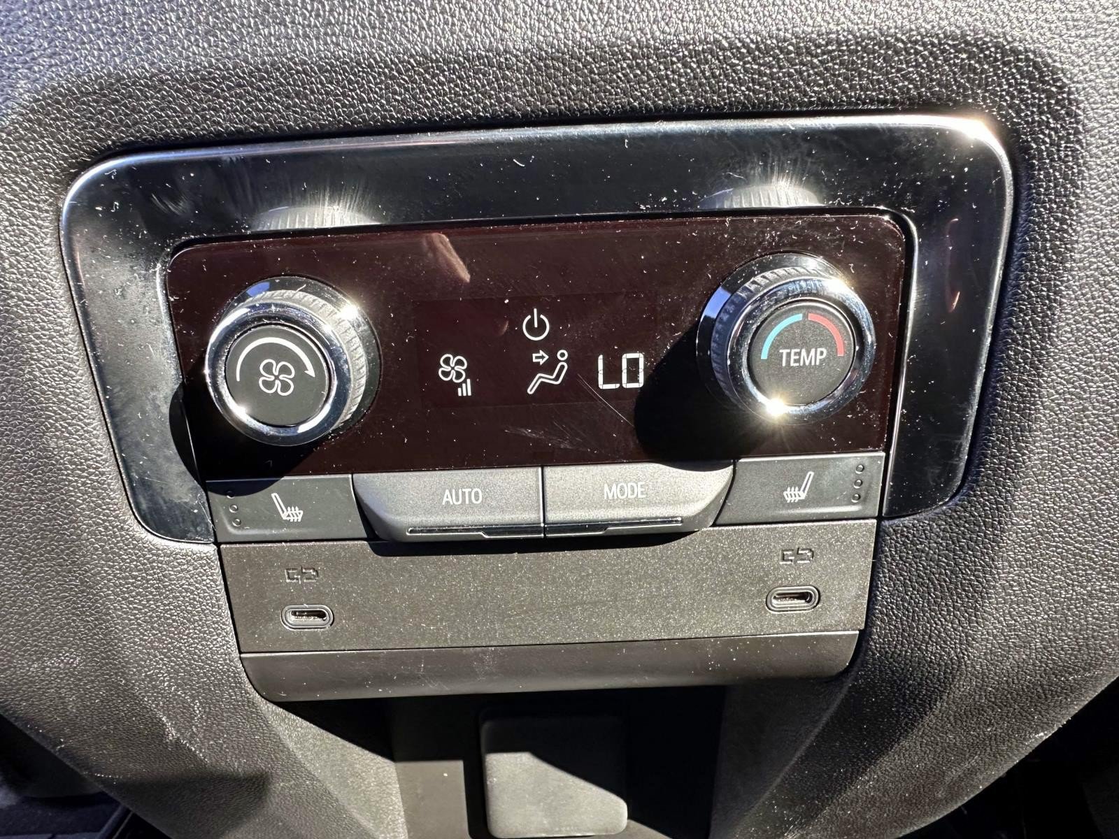 Used 2025 Chevrolet Suburban RST w/ Comfort Package AWD/4WD image 16