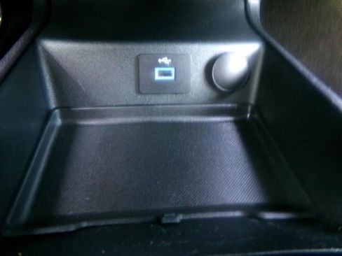 Used 2017 Ford Fusion SE image 24