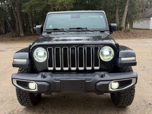 Used 2019 Jeep Wrangler Unlimited Sahara AWD/4WD image 4