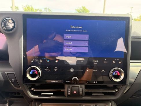 Used 2025 Lexus GX 550 w/ Accessory Package (2T) AWD/4WD image 19