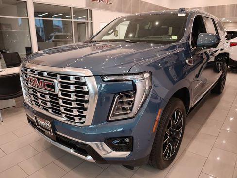 Used 2025 GMC Yukon XL Denali w/ Denali Reserve Package AWD/4WD image 6