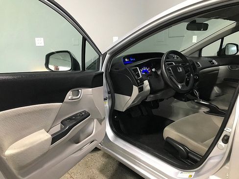 Used 2013 Honda Civic LX image 9