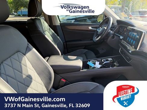 Certified 2025 Volkswagen Atlas SEL Premium R-Line AWD/4WD image 10
