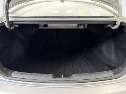 Used 2020 Hyundai Elantra Limited w/ Cargo Package (C1) image 18