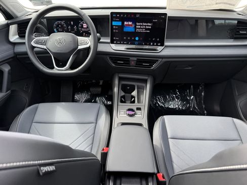 New 2026 Volkswagen Tiguan SE AWD/4WD image 24