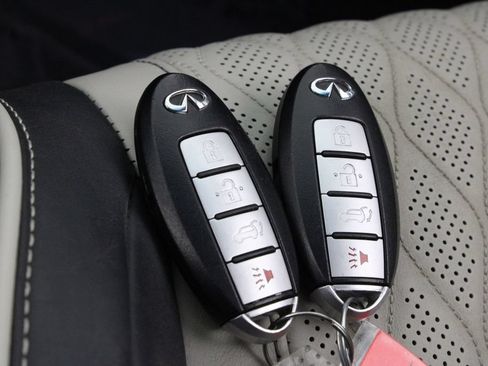 Used 2017 INFINITI QX70 AWD w/ Limited Package image 32
