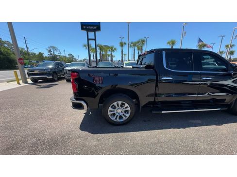 Used 2025 Chevrolet Silverado 1500 LTZ w/ LTZ Premium Package AWD/4WD image 3