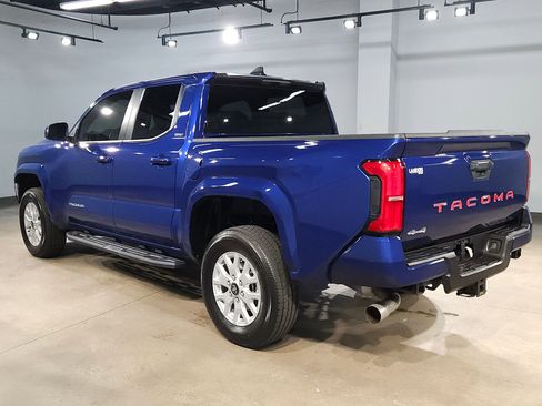 Certified 2025 Toyota Tacoma SR5 AWD/4WD image 5